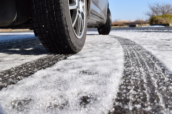 タイヤの状態は車の買取に影響する? スタッドレの場合値段は変わる？